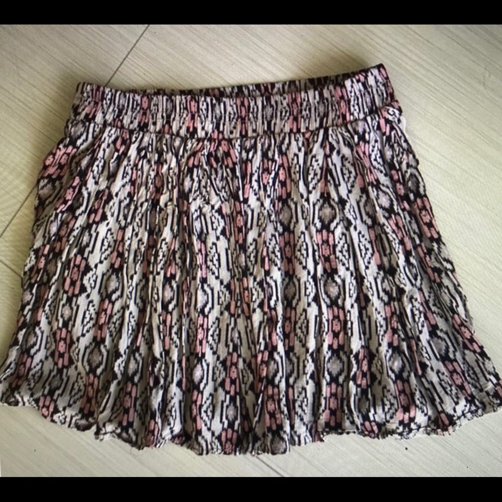 Brandy Melville patterned flowy skirt